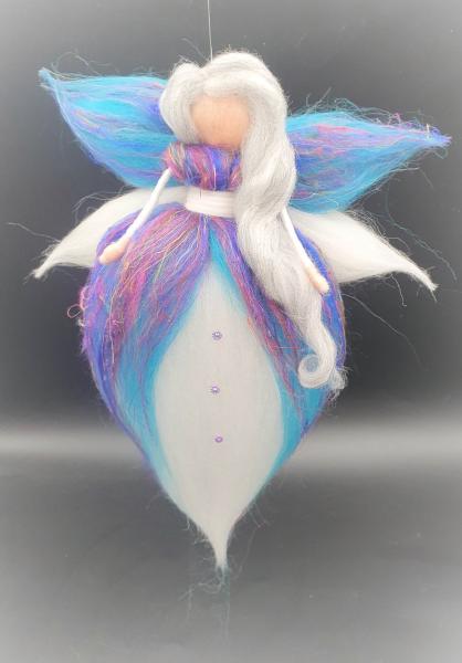 Exklusive Elfe mit indischer Seide